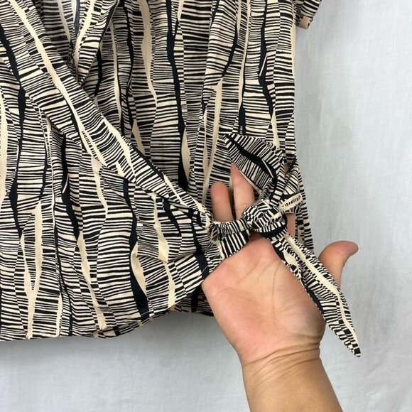 Nine‎ West Short Sleeve Wrap Blouse Womens XL Boho Office Funky Abstract - Picture 4 of 10